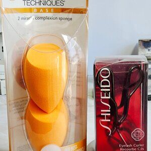 Shiseido Eyelash Curler +refill rubber and Real Techniques 2 pk sponges